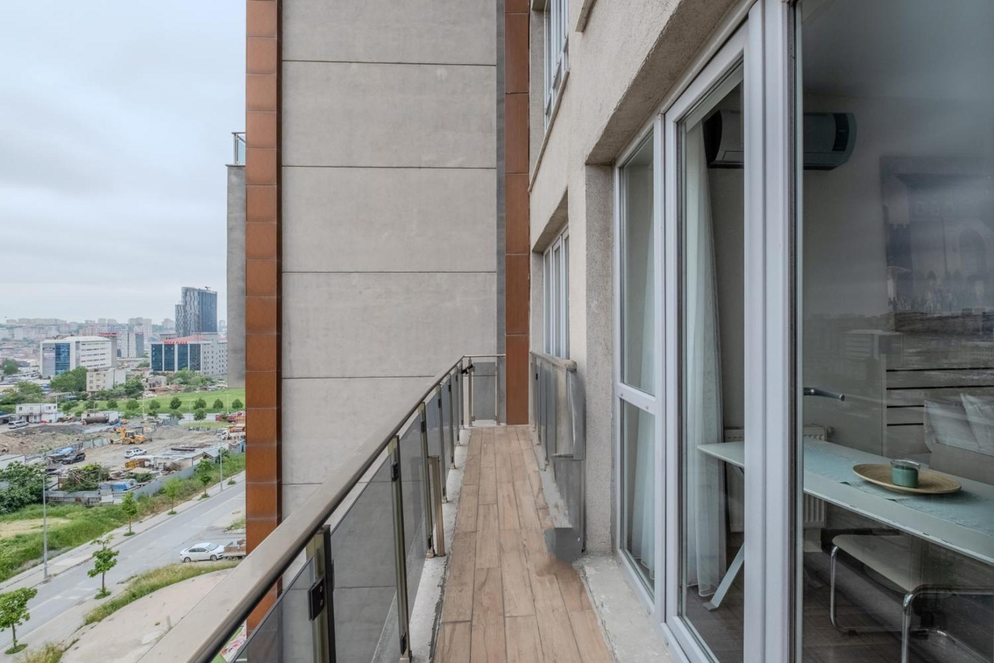 Modern Studio Flat W Balcony In Bagcilar İstanbul
