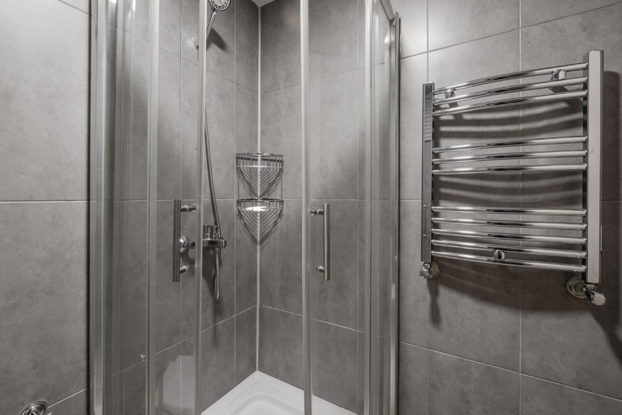 Modern Studio Flat W Balcony In Bagcilar *